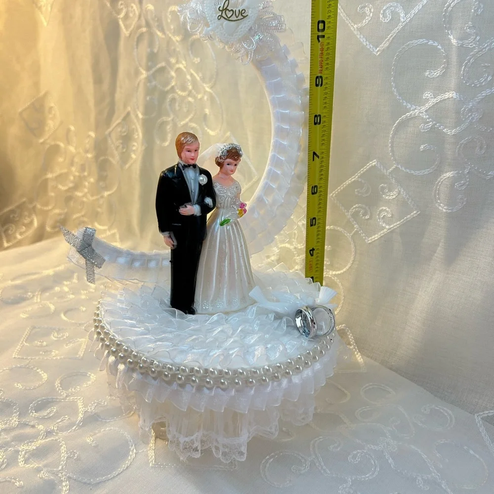 Classic Bride and Groom Wedding Cake Topper